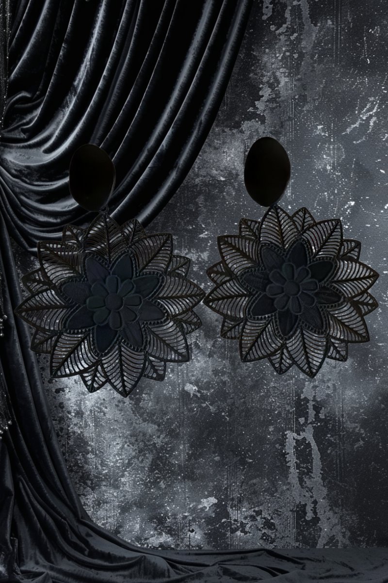 Boucle D’Oreille Gothique Fleurs Noires – Enigma